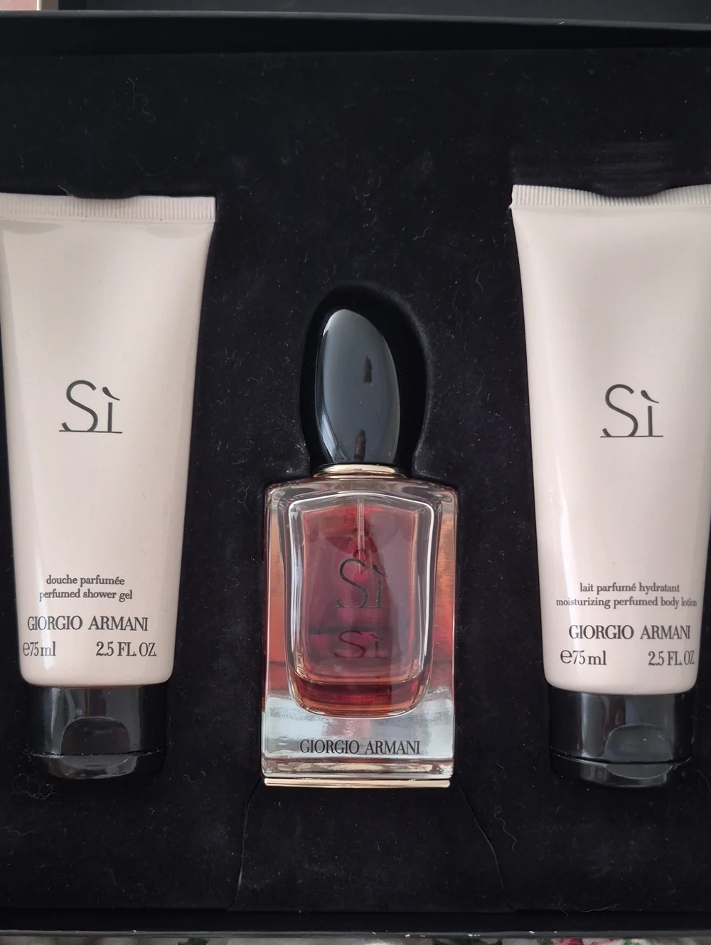 Giorgio Armani Sì Fragrance and Body Lotion  And Shower Gel.